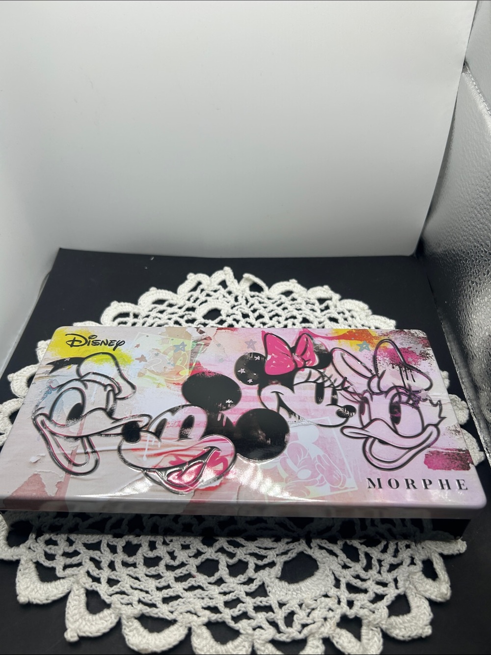 Morphe Disney Character Pink Art Eyeshadow tin no makeup